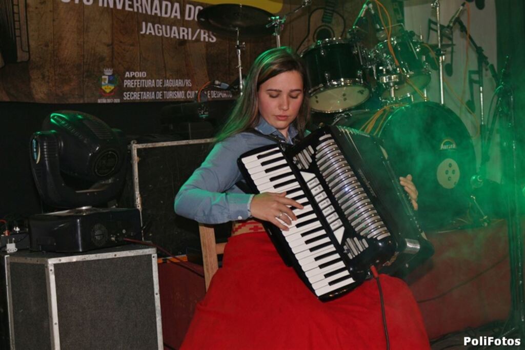 Foto: Elisangela Picoli Dri - Milena Pruni das Chagas, uma das vendedoras do Festival da Música Estudantil de Jaguari