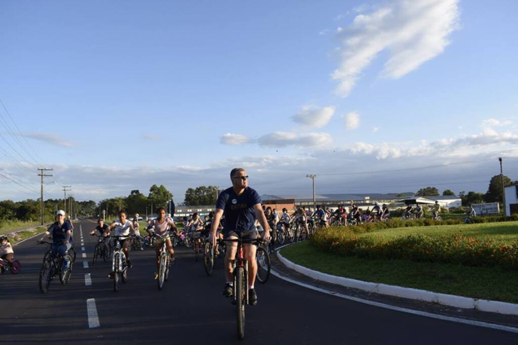 FOTOS: passeio ciclístico movimentou Faxinal do Soturno nesta terça