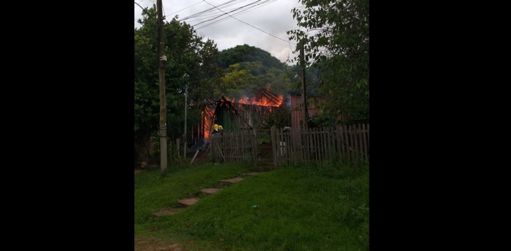 Suspeita de incendiar casa, mulher é detida em Cruz Alta