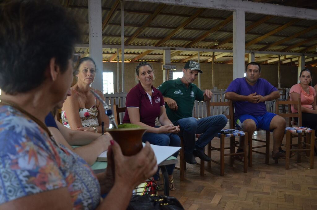 Prefeitura e pais debatem educação na zona rural de Cruz Alta