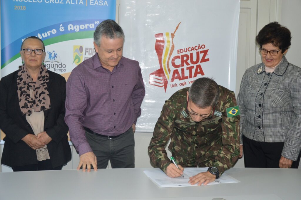 Cruz Alta assina convênio com o Exército para o Programa Forças no Esporte