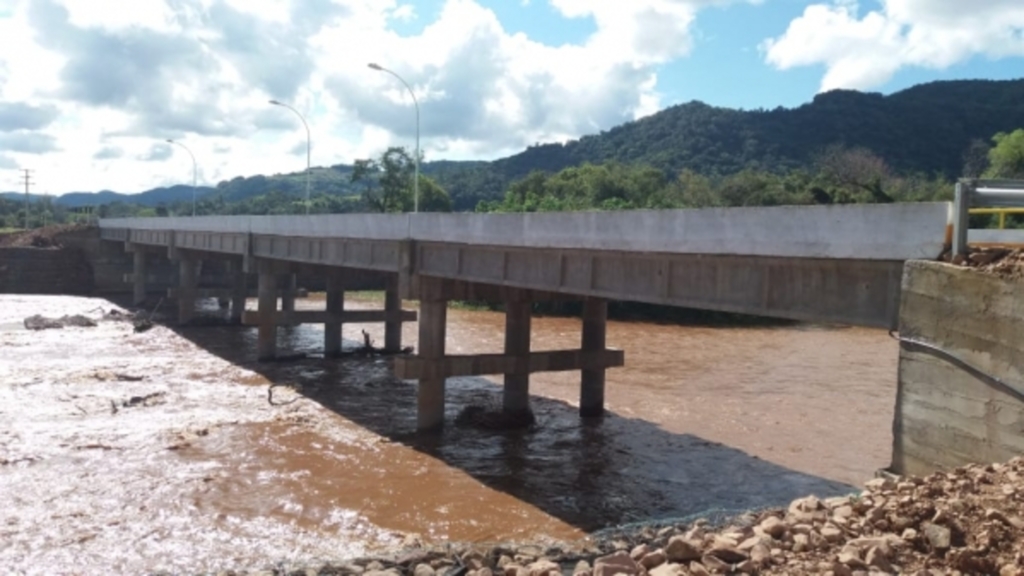 Ponte que liga localidades no interior de Agudo será inaugurada nesta sexta