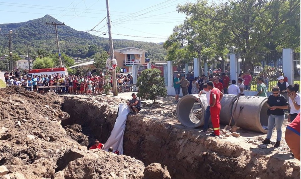 Polícia investiga soterramento que causou morte de um servidor em Agudo