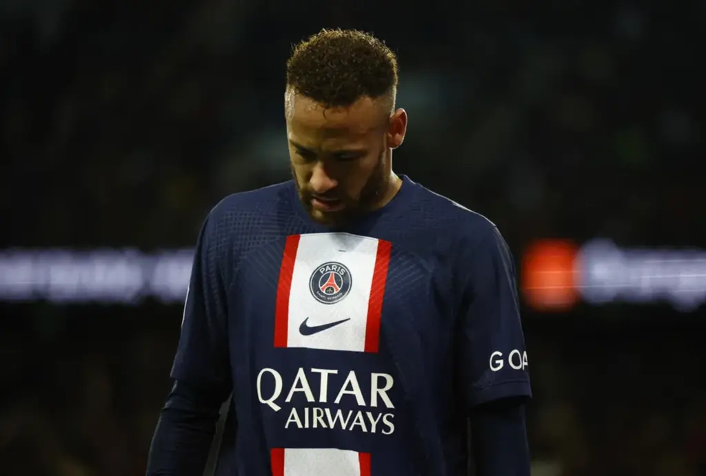 Dono do Chelsea se reúne com presidente do PSG por Neymar, diz jornal