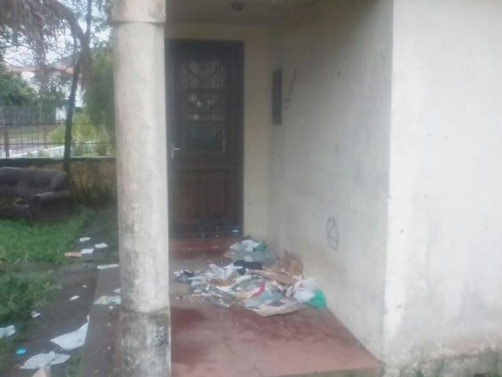 Casa abandonada no Bairro Nossa Senhora das Dores incomoda moradores