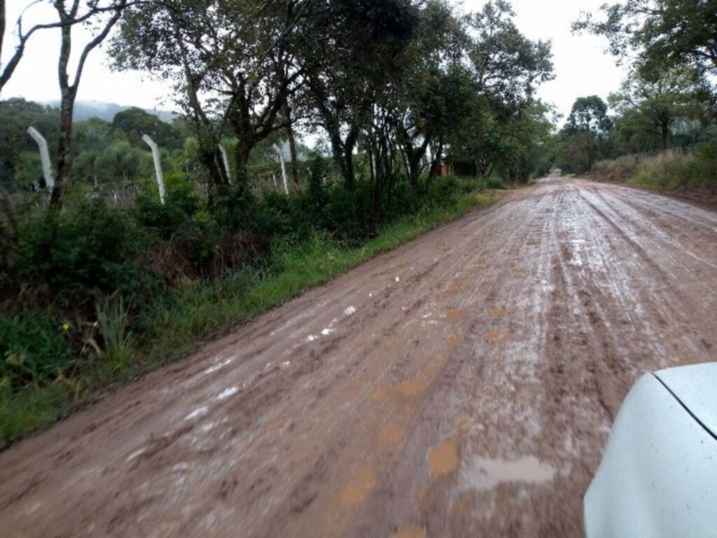 Estado da Estrada Municipal de Três Barras revolta comunidade