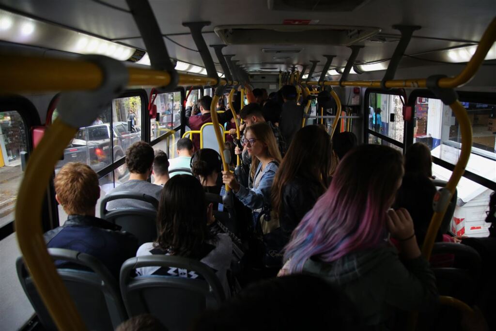 Ônibus: diante do aumento da passagem, usuários reclamam por melhorias no serviço