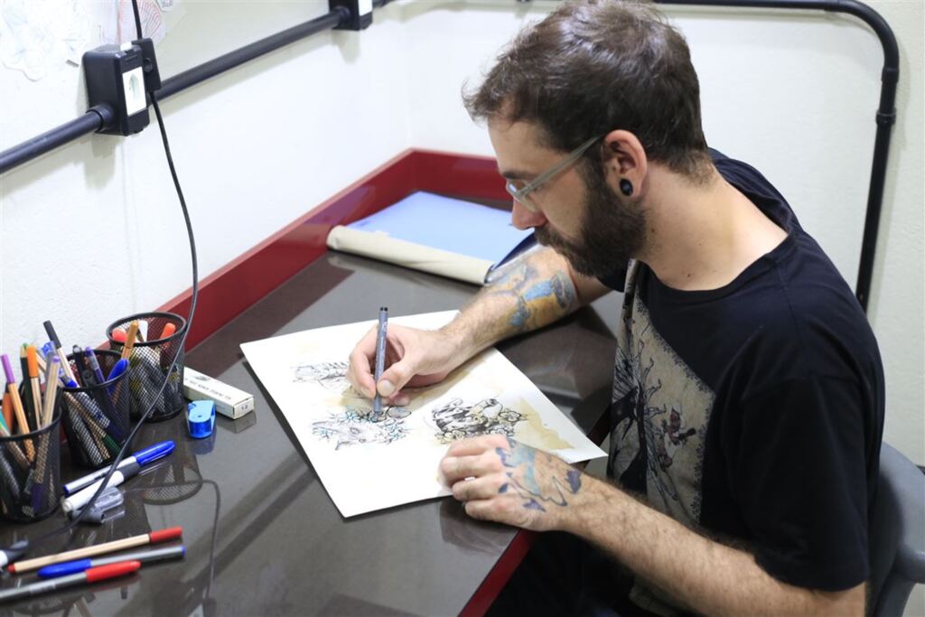 Foto: Pablo Zambeli (Arquivo Pessoal) - Cristiano Strieder já tatuou mais de 25 pets em clientes apaixonados pela bicharada