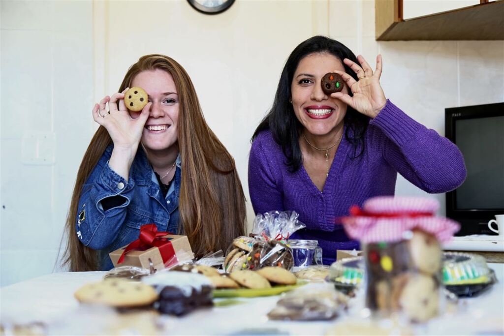 Mãe e filha investem em receita caseira de cookies e abrem negócio