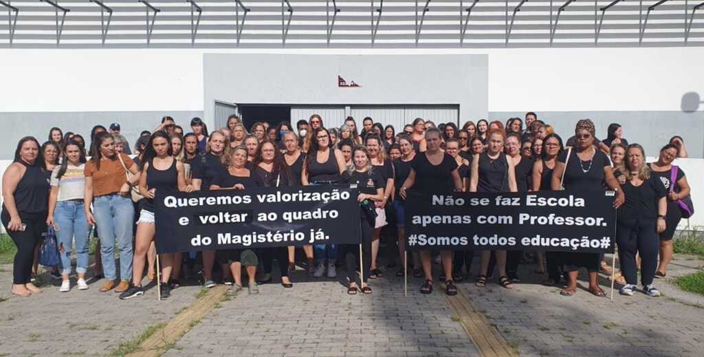 Auxiliares de Educação Infantil protestam em acolhida da Smed