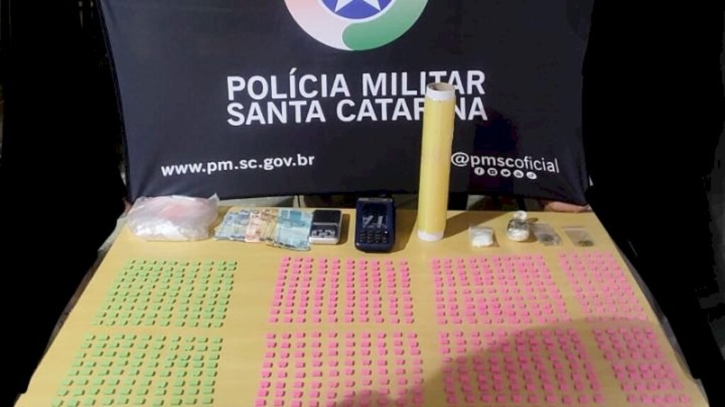 Abordagem policial em Jaraguá do Sul resulta em 2 mil unidades de ecstasy apreendidas