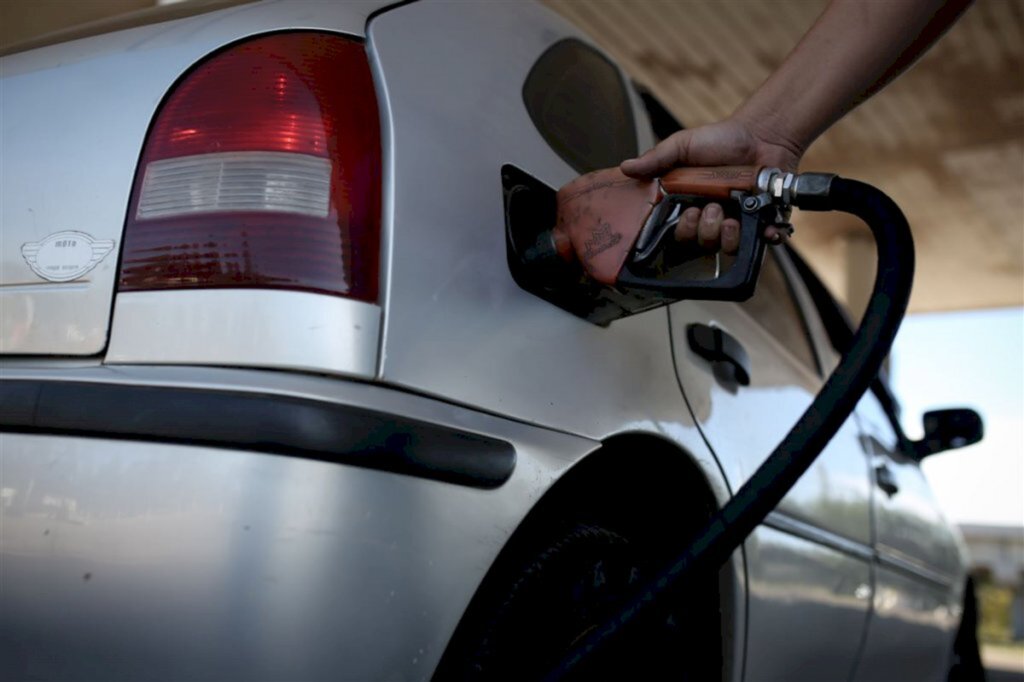 Preço máximo da gasolina sobe de R$ 7,20 para R$ 7,43 em Santa Maria