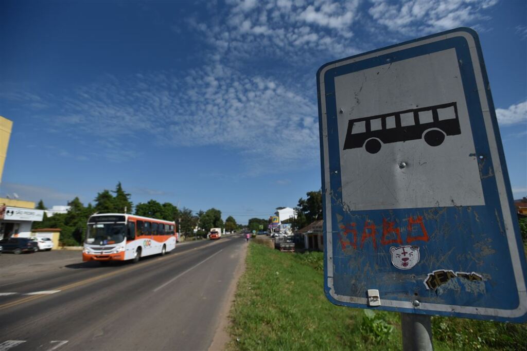 Prefeitura aposta em empréstimo para minimizar problemas das paradas de ônibus