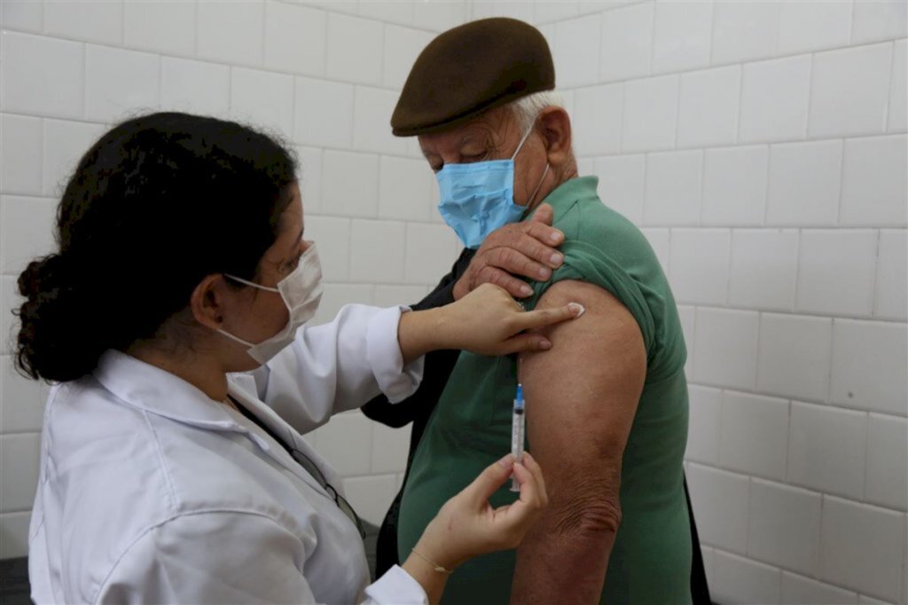 título imagem VÍDEO: Movimento intenso nas UBSs marca o primeiro dia de vacinação contra a gripe em Santa Maria
