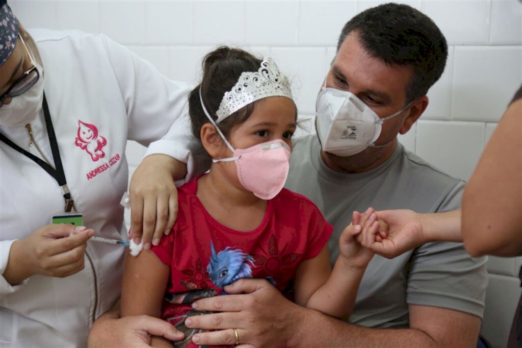 VÍDEO: Crianças de 11 anos sem comorbidades são vacinadas em Santa Maria