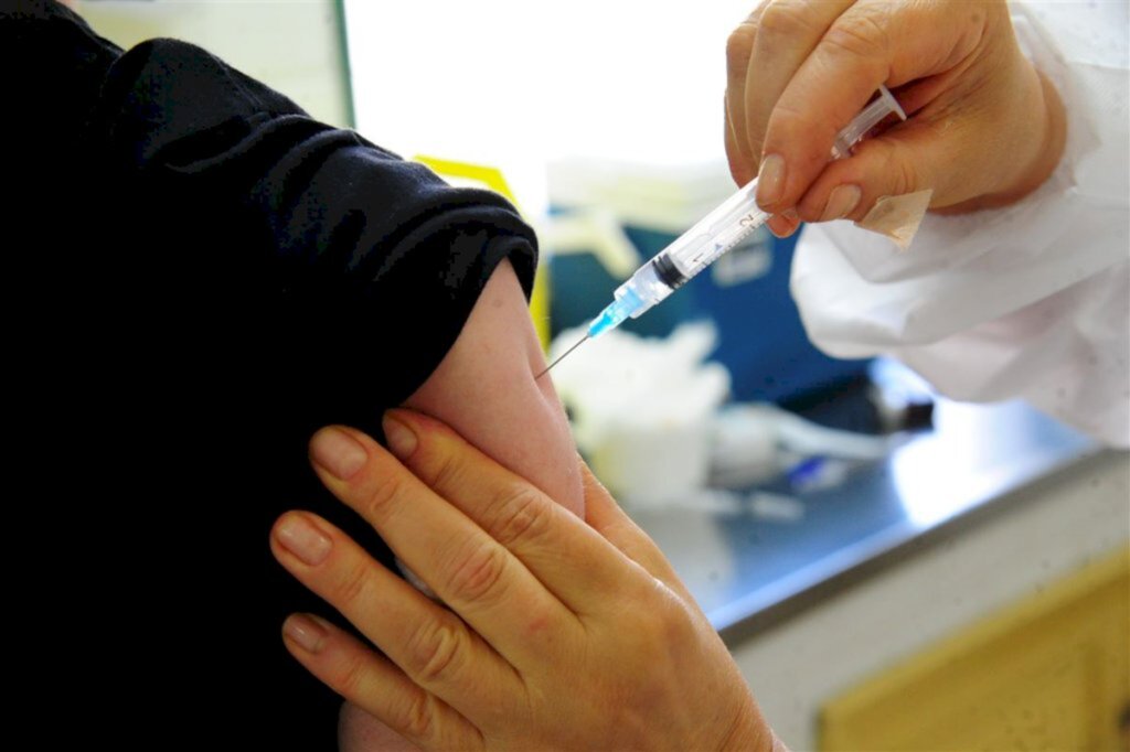 'Não vejo porque tanta polêmica com algo eficaz e seguro', diz especialista sobre vacinação de crianças