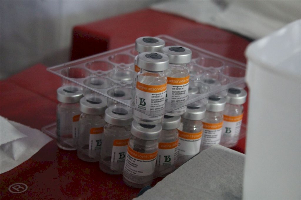 Governo antecipa para este mês entrega de 3,9 milhões de doses