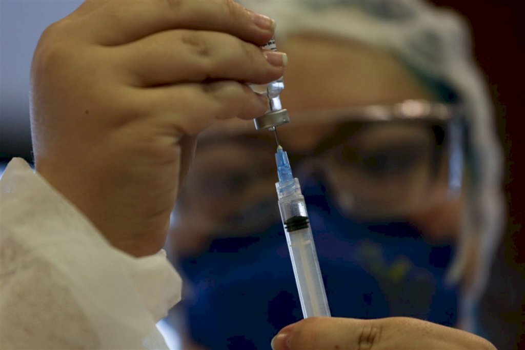Vacinação chega à população de 57 a 59 anos na quinta-feira em Santa Maria