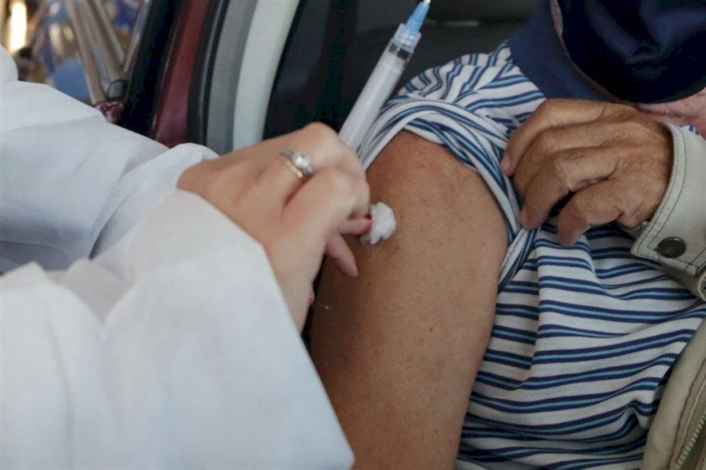 VÍDEO: Pessoas com comorbidades acima de 18 anos são vacinadas neste sábado em Santa Maria