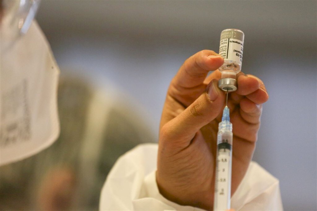 220 mil doses de vacinas via Covax Facility chegam neste sábado ao Brasil