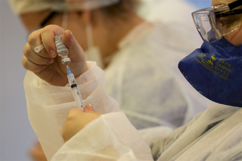 Fiocruz vai entregar 5 milhões de doses da vacina contra a Covid-19 na sexta