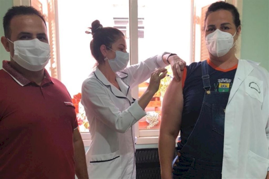 Todos os 39 municípios da região já vacinaram os primeiros moradores contra a Covid-19