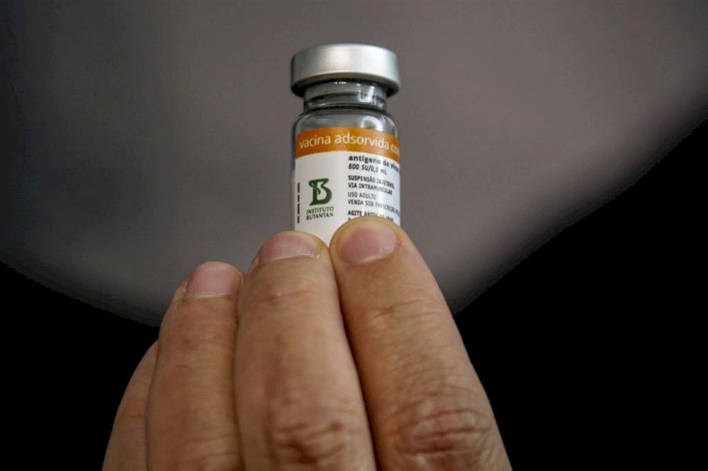 Butantan faz novo pedido de 4,8 milhões de doses da CoronaVac