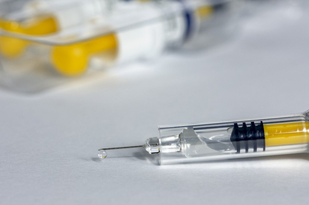 Fiocruz vai produzir 100 milhões de doses de vacina contra Covid-19