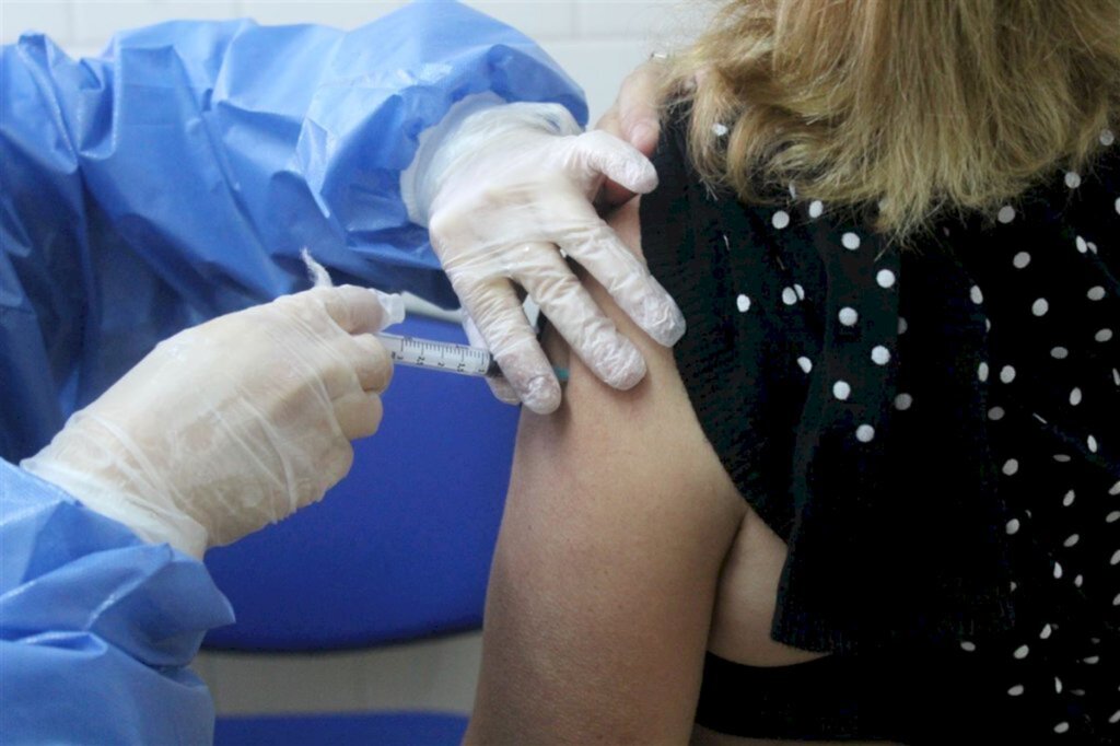 Feirantes e trabalhadores do comércio poderão receber vacina contra a gripe