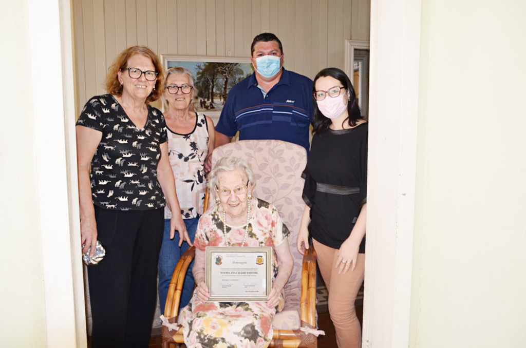 LIGEIRINHO 
Recado da comunidade
Adeus a mulher centenária do município de Ouro: Sra. Noemia Eva Caliari Sartori, prestes a completar 102 anos.