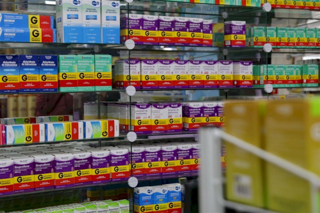 Remédios usados para infecções e malária estão em falta nas farmácias
