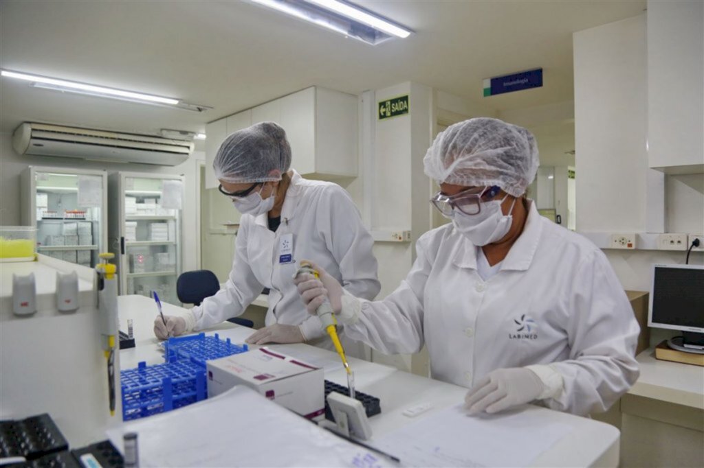 VÍDEO: cinco laboratórios fazem exames para Covid-19 em Santa Maria