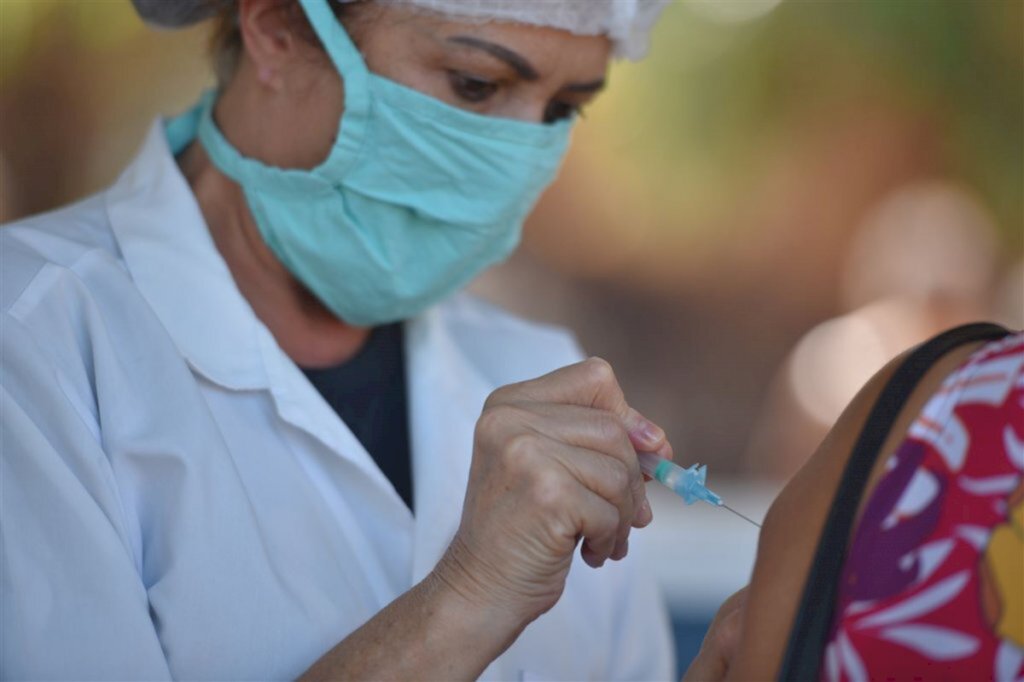 VÍDEO: com filas menores, vacinação é retomada nesta quinta em Santa Maria