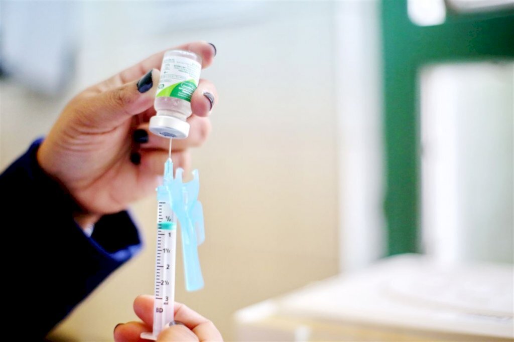 Em apenas duas horas, postos de saúde já estavam sem vacinas contra a gripe