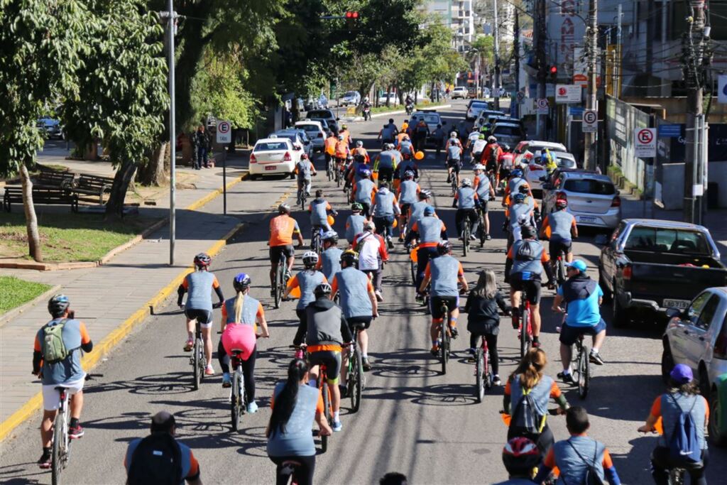 VÍDEO+FOTOS: pedalada em alusão à esclerose múltipla reúne dezenas de participantes