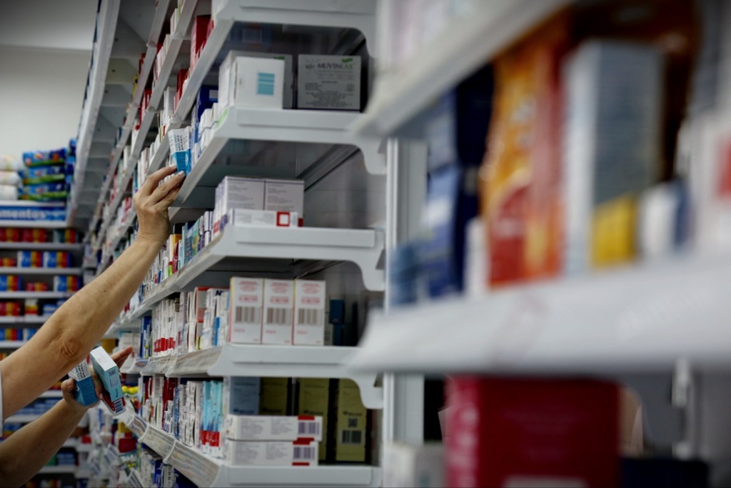 Ministério suspende contratos para produção de 19 remédios e vacina
