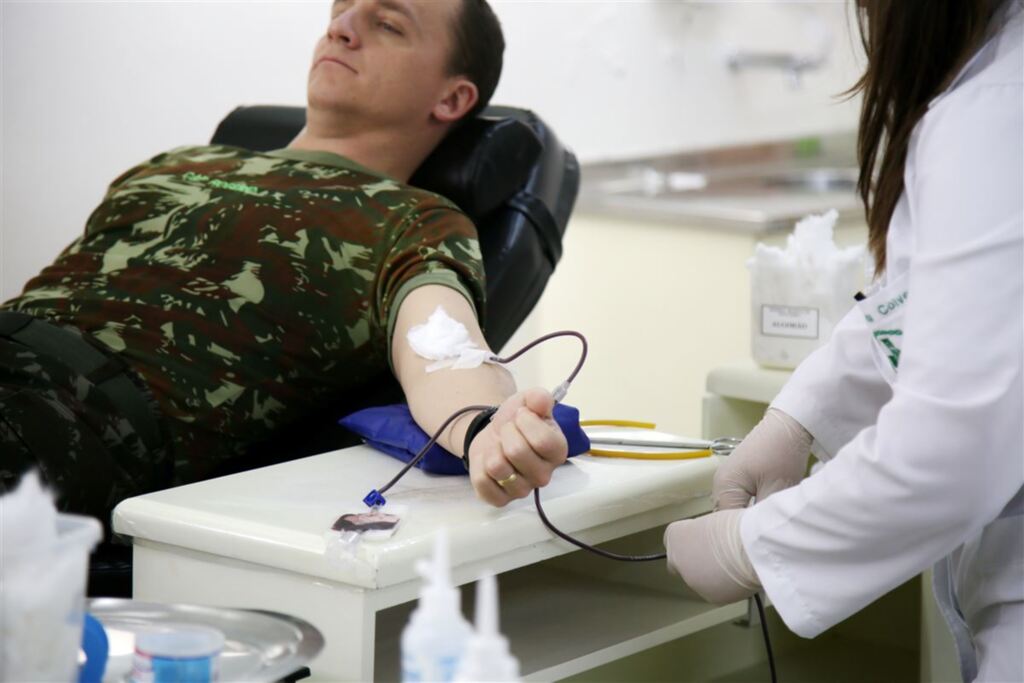 título imagem VÍDEO: campanha mobiliza militares para doação de sangue em Santa Maria