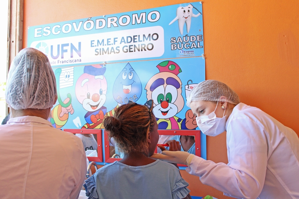 Curso de odontologia da UFN inaugura escovódromo em escola pública de Santa Maria