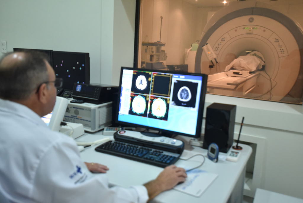 Equipe incompleta na ressonância afeta emissão de laudos de tomografia no Husm