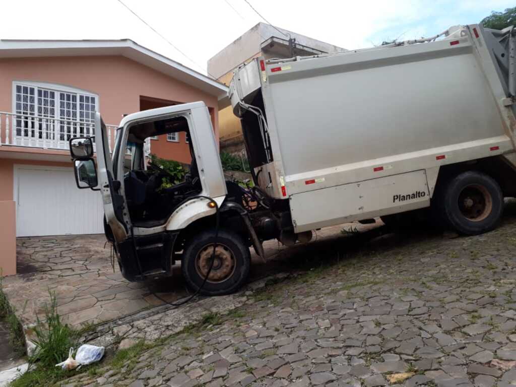 Foto: João Pedro Lamas (Diário) - Na última semana, caminhão de lixo com problema nos freios quase bateu contra uma casa no Bairro Itararé