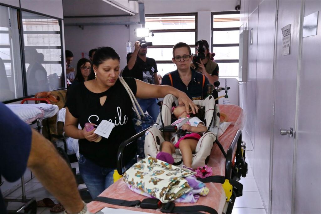 Menina dada como morta ao nascer no Husm se recupera de 26ª cirurgia em Porto Alegre