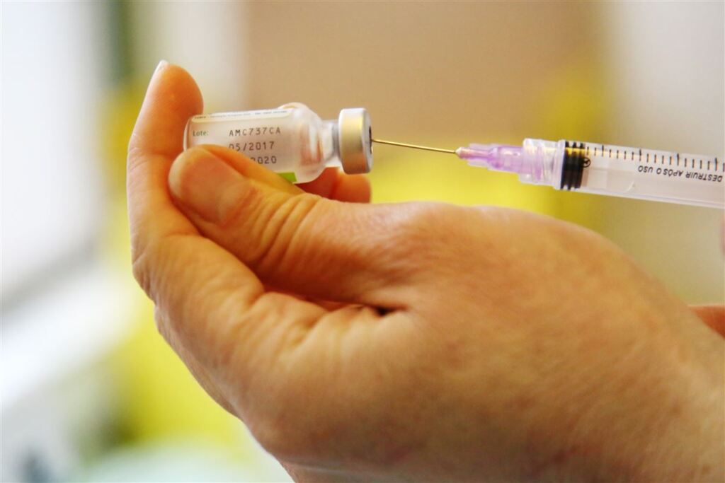 9 postos de saúde abrem em horário ampliado para vacinação contra a pólio e sarampo