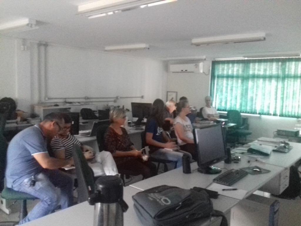 Foto: Divulgação - Na última sexta-feira, integrantes do laboratório de Geomática se reuniram para começar a desenhar o aplicativo