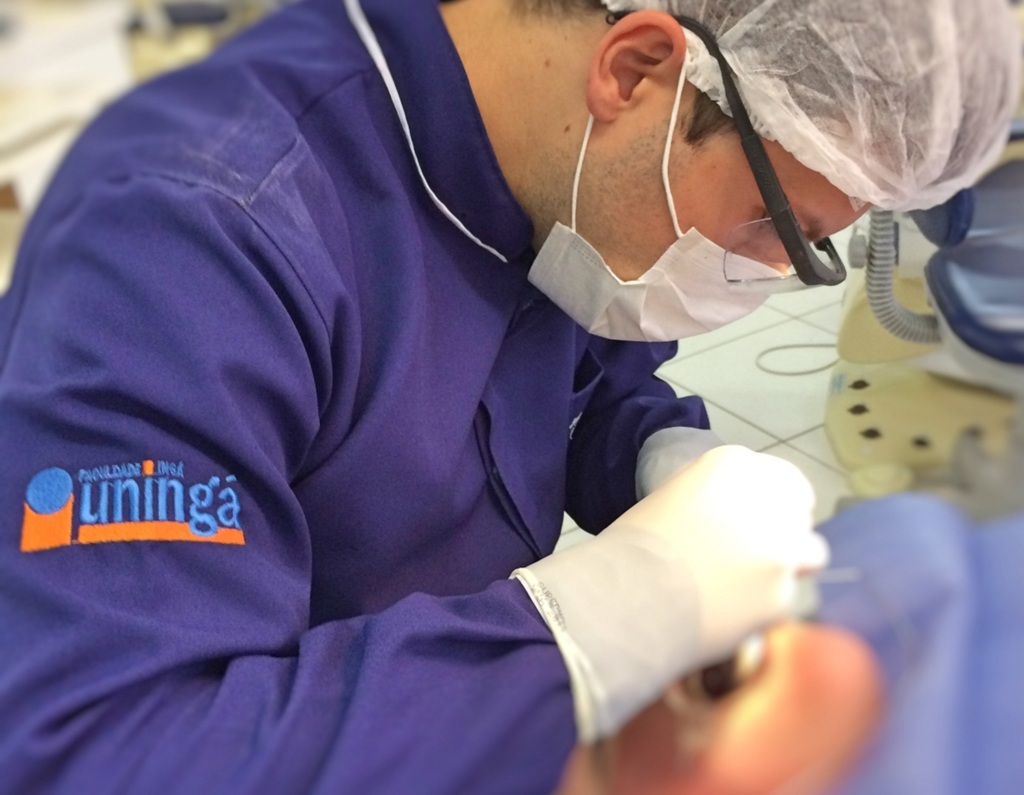 Clínica de pós-graduação seleciona pacientes para extrações do dente do siso
