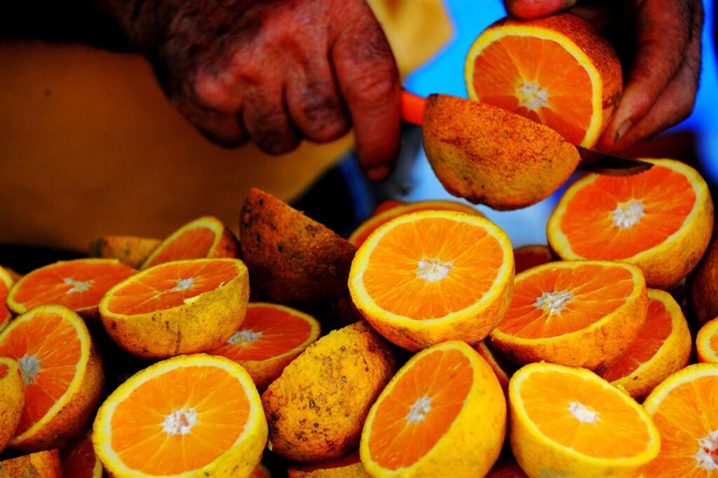 Foto: Charles Guerra (Diário) - Nutricionistas indicam a ingestão de alimentos cítricos como laranjas para regular o corpo