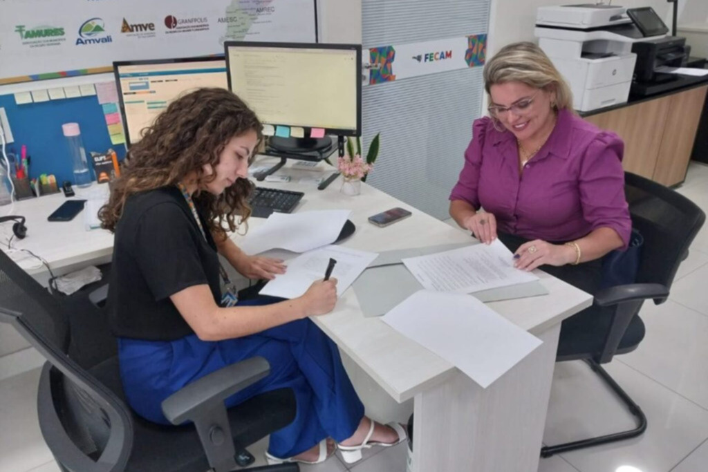 Foto: Divulgação Fecam - O registro foi feito presencialmente pela prefeita de Vargem, Milena Andersen Lopes Becher, que é candidata à presidência.