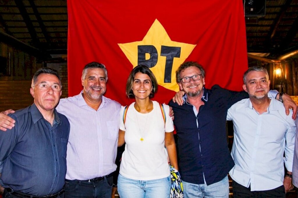 Foto: Guto Guterres, divulgação - Nom jantar de posse, o deputado Pimenta ao lado do deputado Valdeci Oliveira (à esq.), da ex-deputada Menuela D
