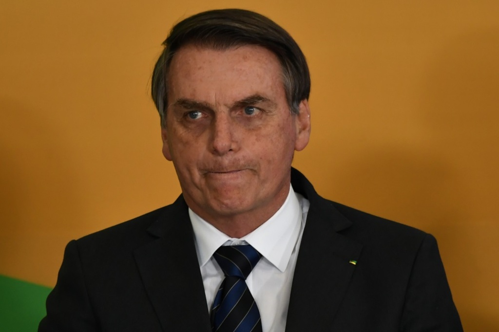 Após acusação e polêmica, Bolsonaro exonera presidente de agência
