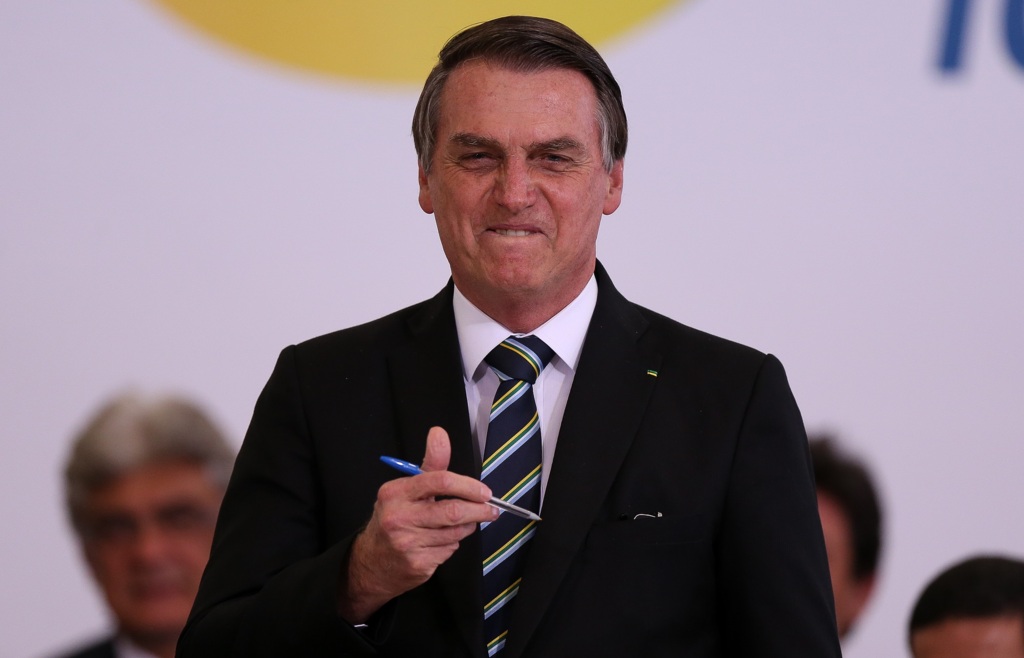 Bolsonaro diz que pode avaliar redução de multa do FGTS
