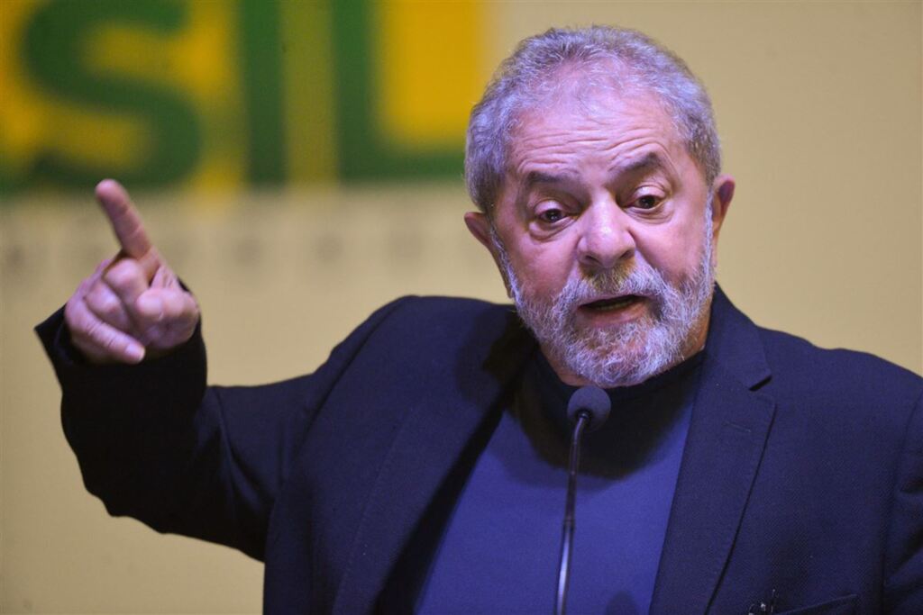 STJ reduz pena de Lula para 8 anos